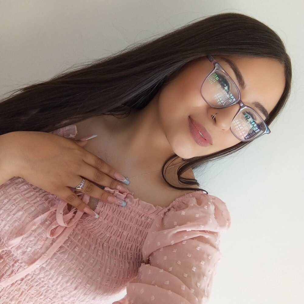 carolina_giraldo_t's Offline XXX Chat