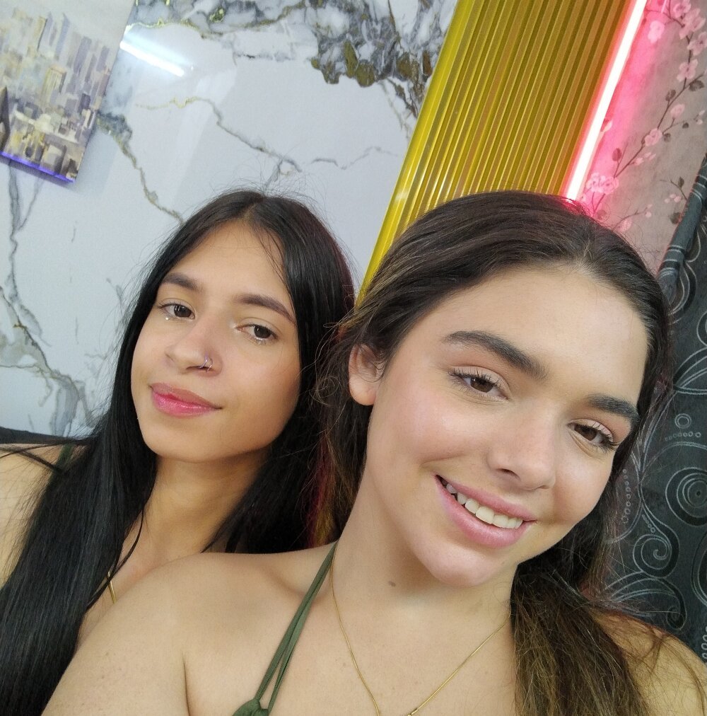 curvy_and_petite_aws from stripchat