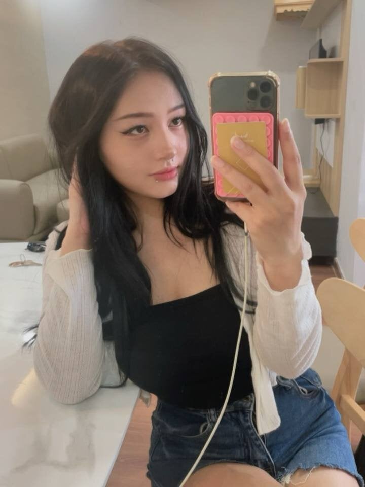 ashkisses