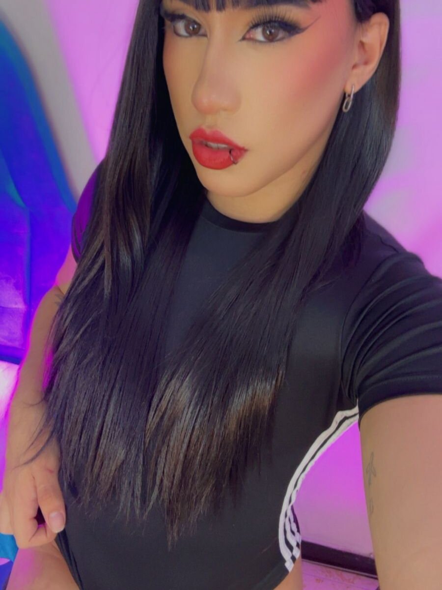 queen_ari_