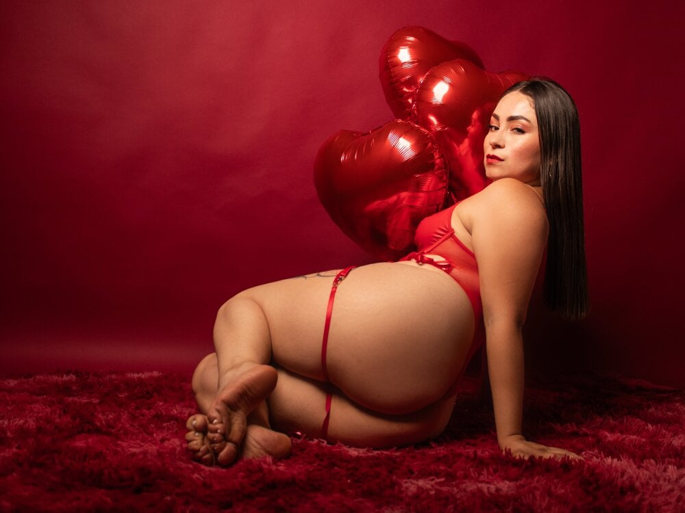 Live sex webcam photo for JulieConnel #290431920