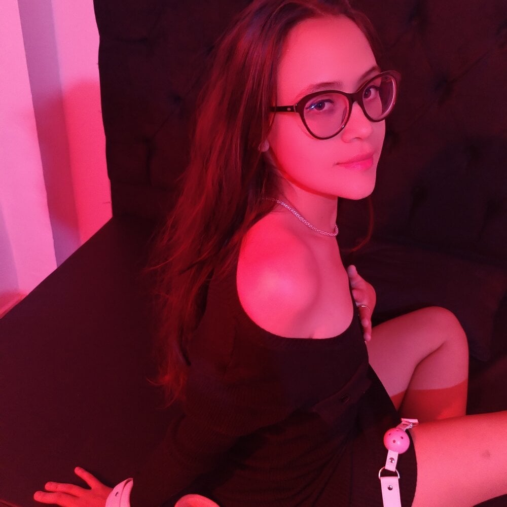 Live sex webcam photo for AngeliFlorez #286661617