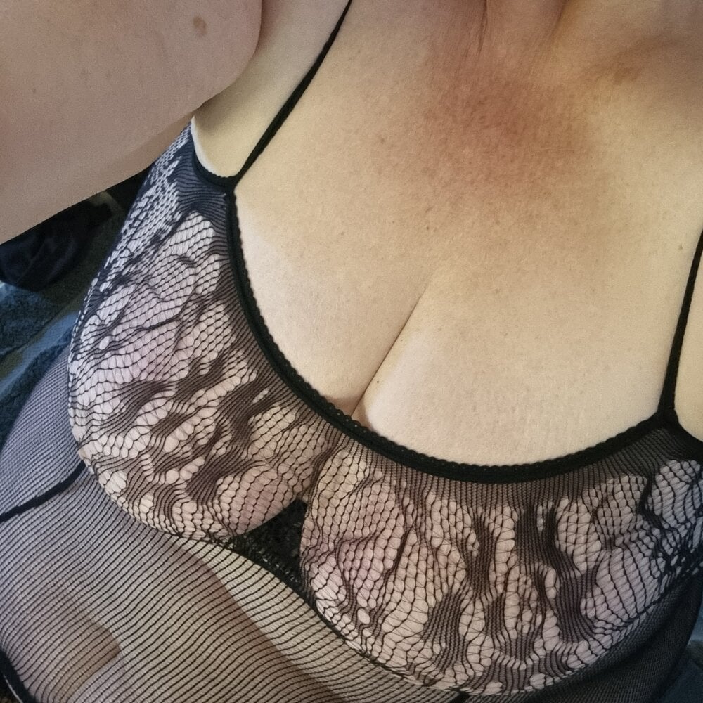 badgirlwebcam.com sally_60xx livesex profile in white-hair cams