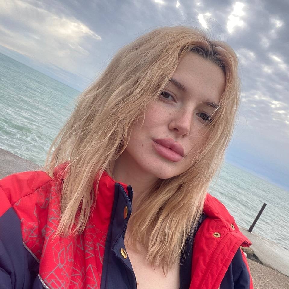 karina_thorn webcam livesex profile in from-space cams