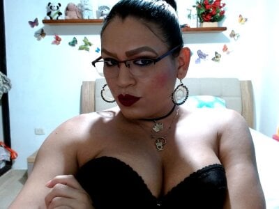 AngelikaTS Live Cam on StripChat