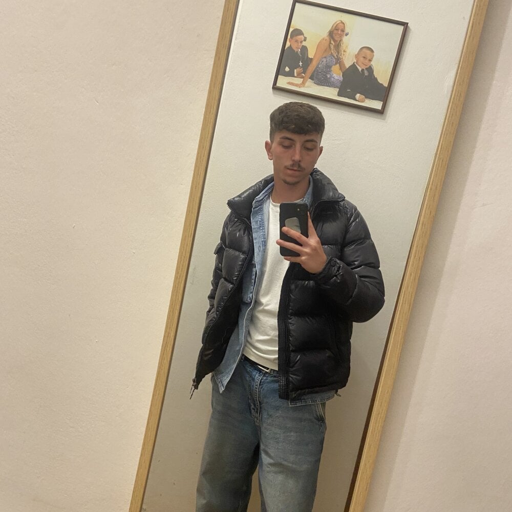 Davide9910x's Offline XXX Chat