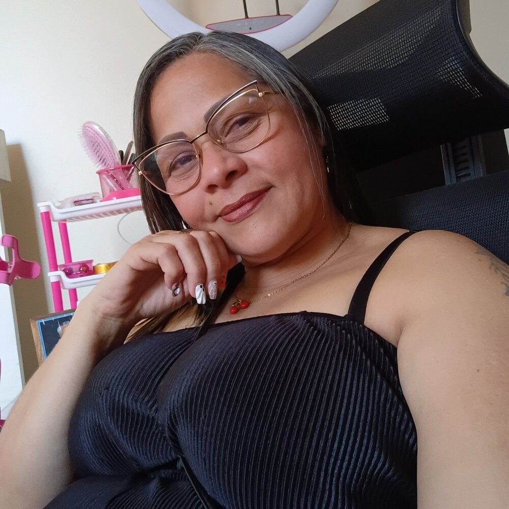 livesex.fan milf_anguie50 livesex profile in daddys-penthouse cams