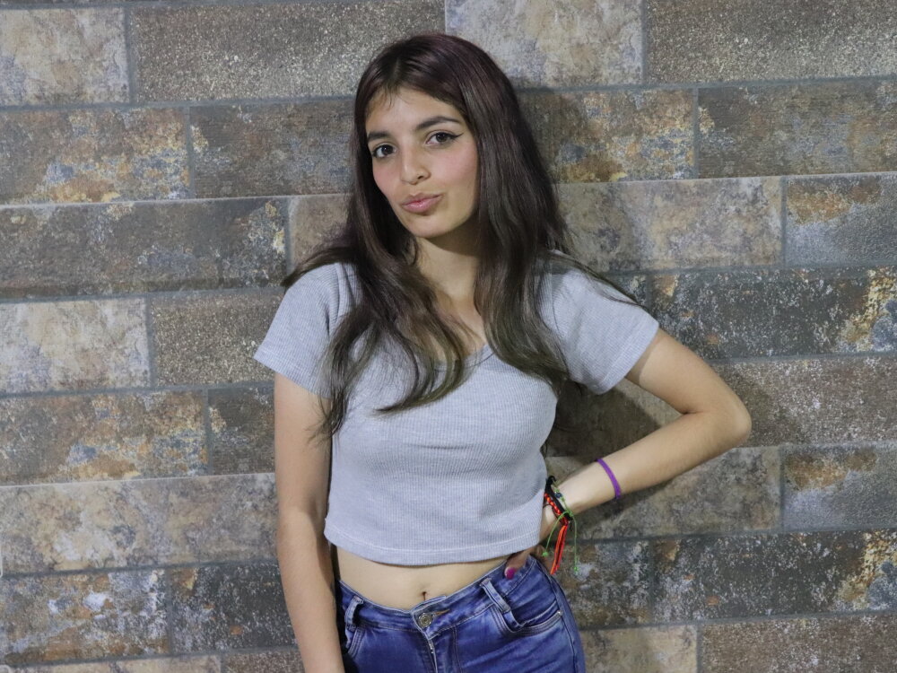 Live sex webcam photo for chloe_beckker18 #281880601