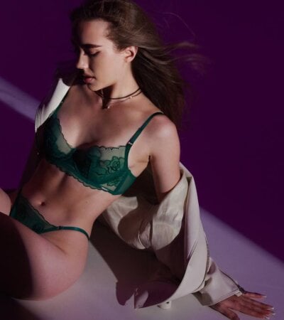 Mollyhottestt Female Topless Webcam Sex