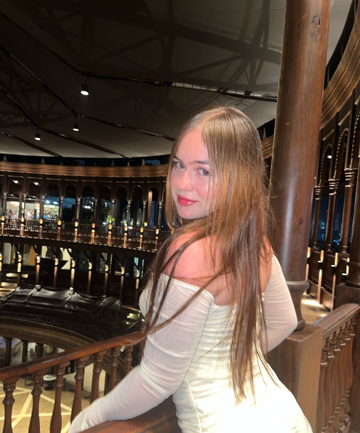 scarlett_water1