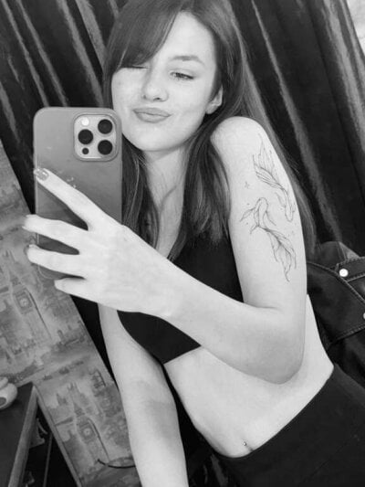 YvonnePhillips Female Cheapprivateswhite Live Webcam XXX