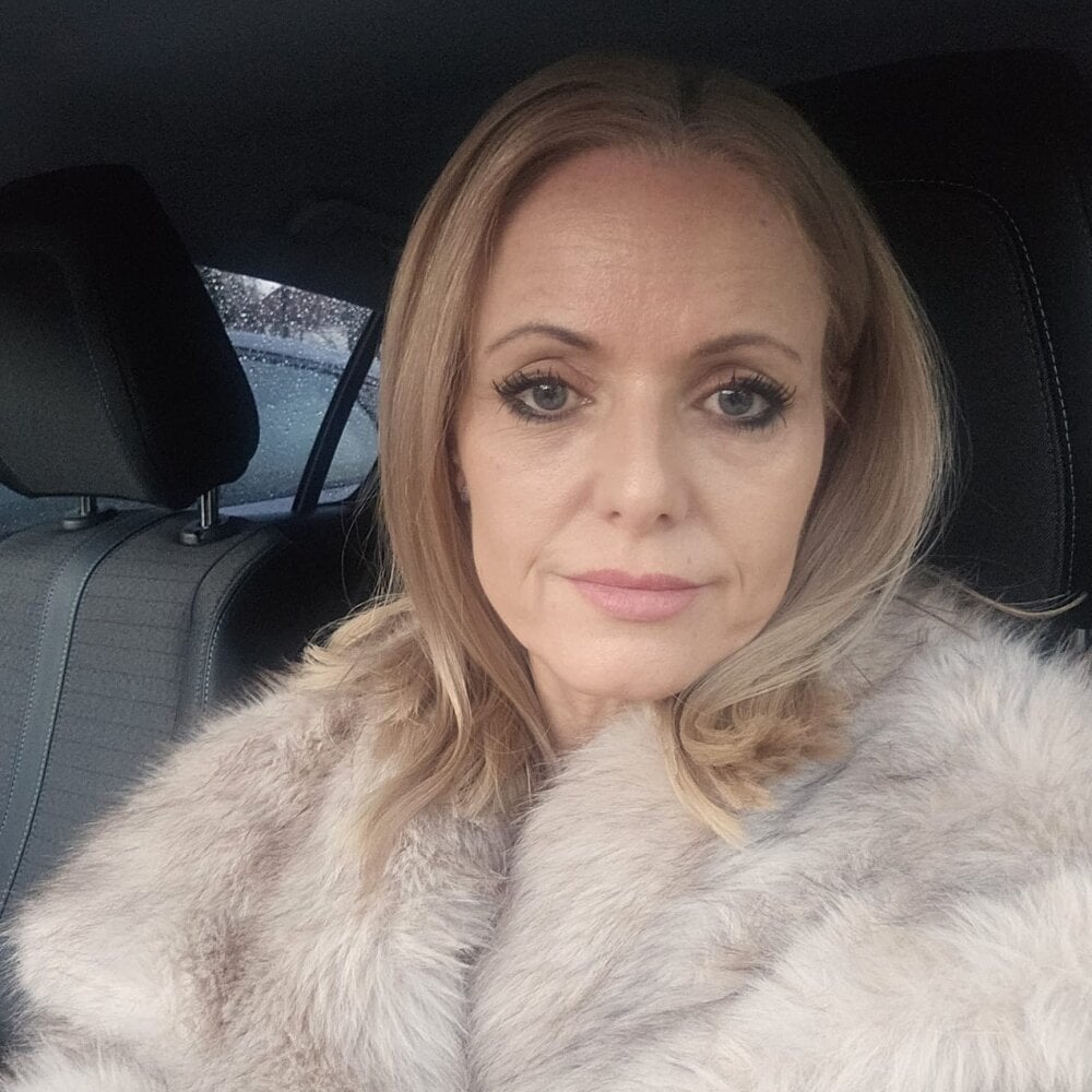 elivecams.com missjasmine_ livesex profile in granny cams