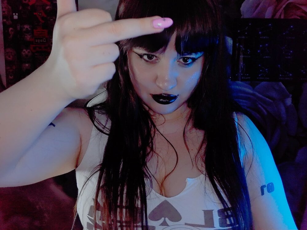 lola_chi Offline XXX-Chat