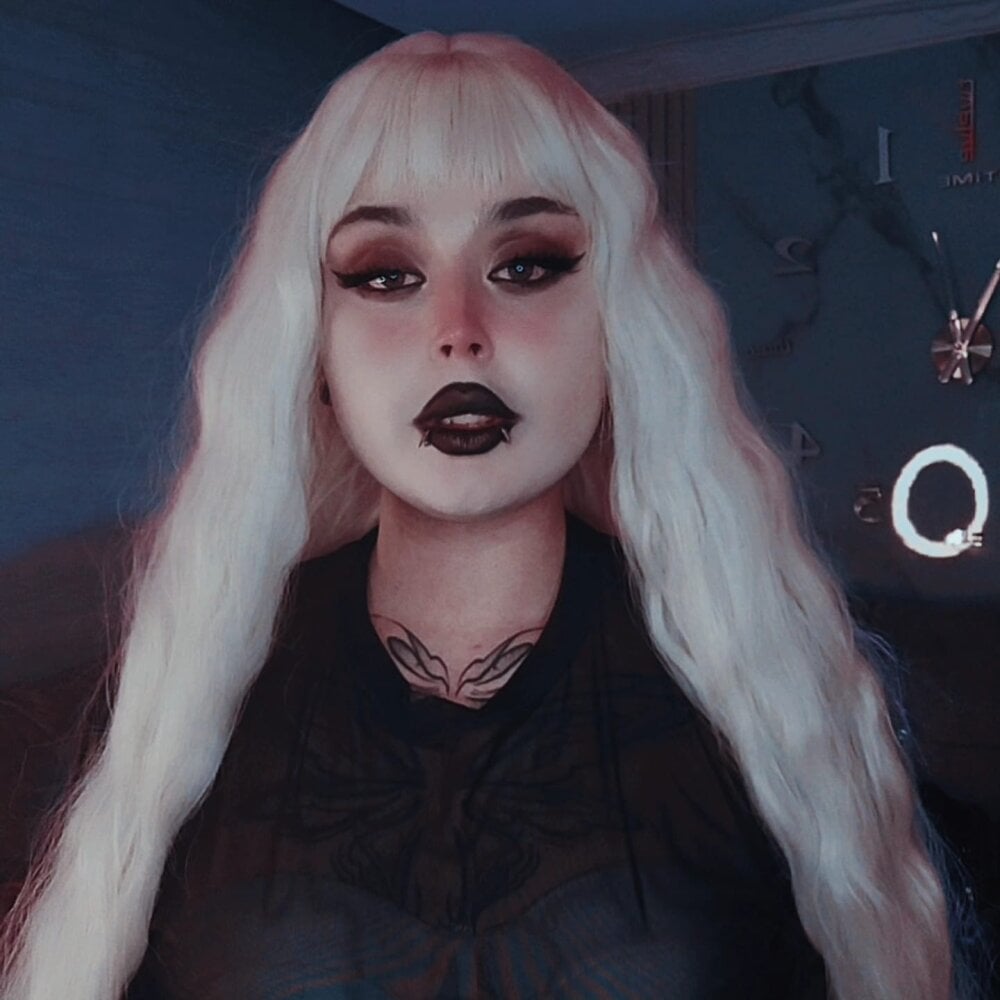 madamexravenx from stripchat