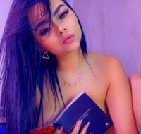 malaia_hills' Live Sex Cam Show