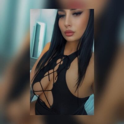 Delia24 on StripChat