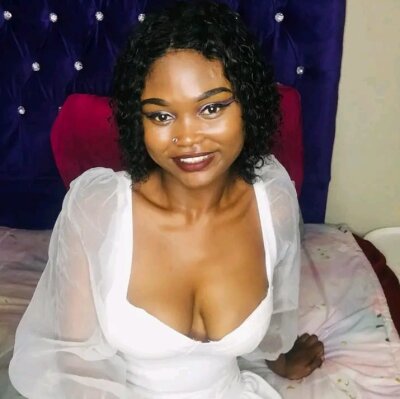 Tyrabanggsxx - Stripchat Glamour Lovense Blowjob Girl 