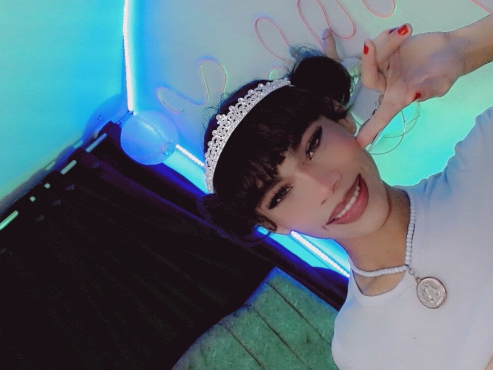 kloe_girl_party