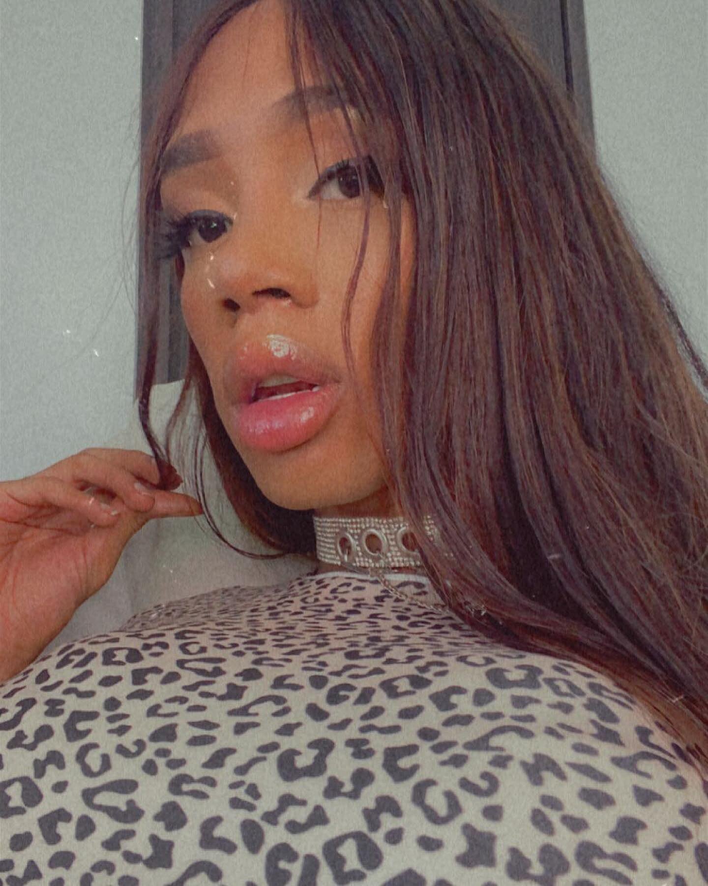 ebony24