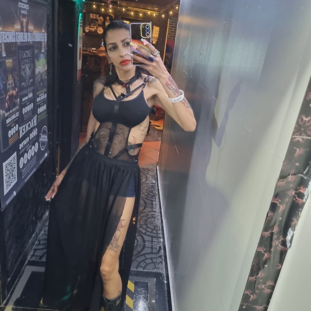 Live sex webcam photo for khaleesy77 #290199376