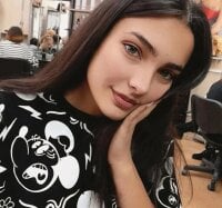 Amalia_Stephie's Offline Chat Room