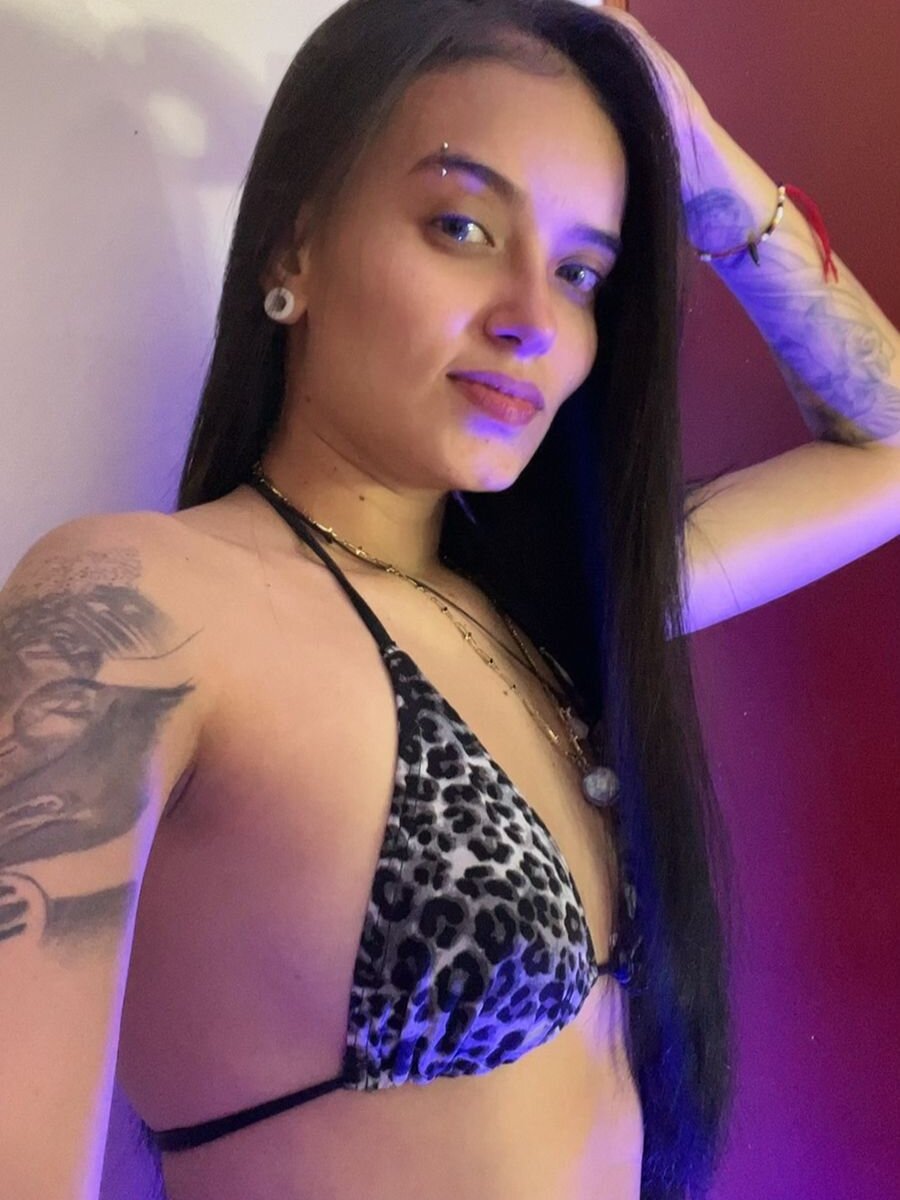 Live sex webcam photo for Alexa_clark02 #292379166