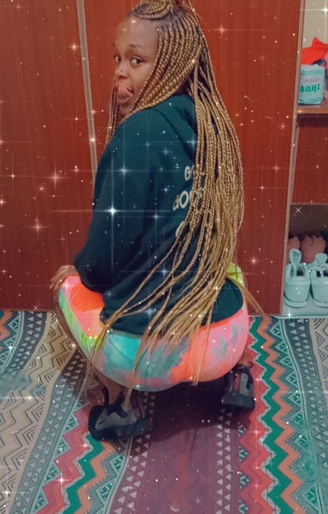 ebonyqueen11's Offline Chat Room