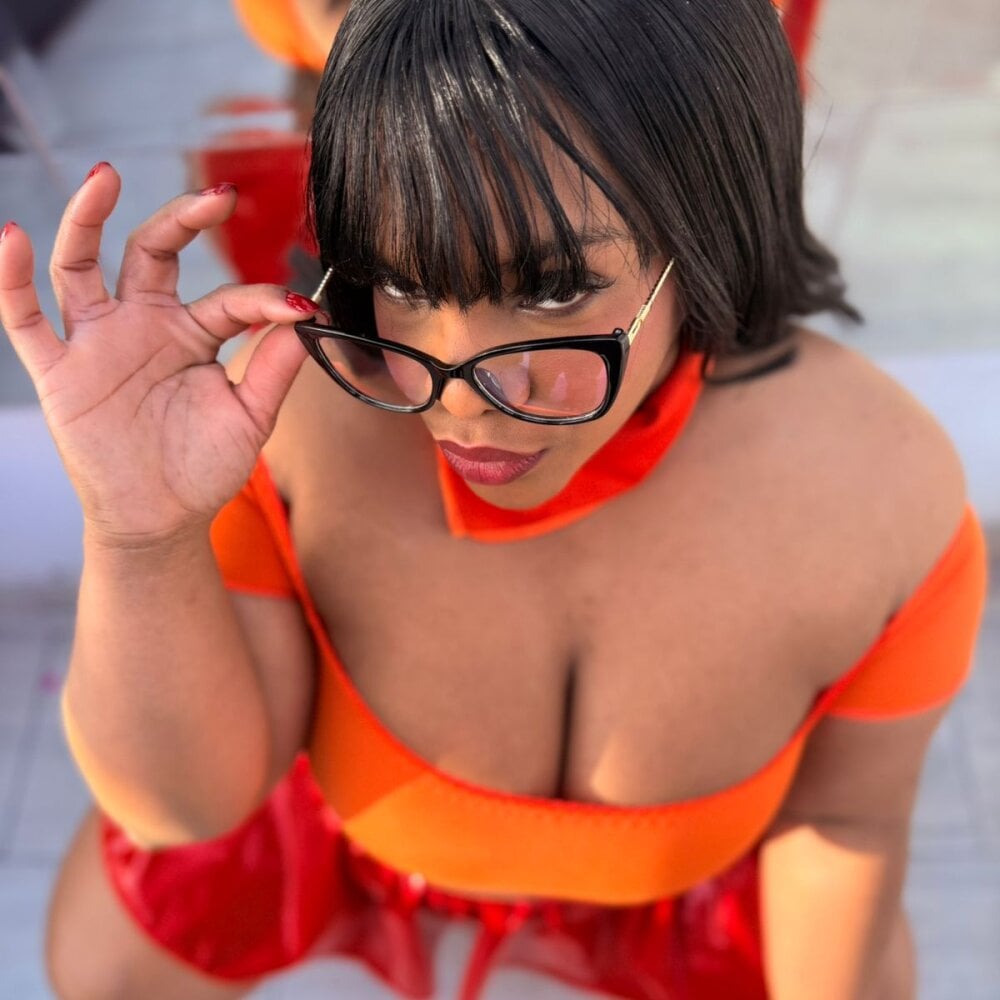 scarlett-bonnet from stripchat