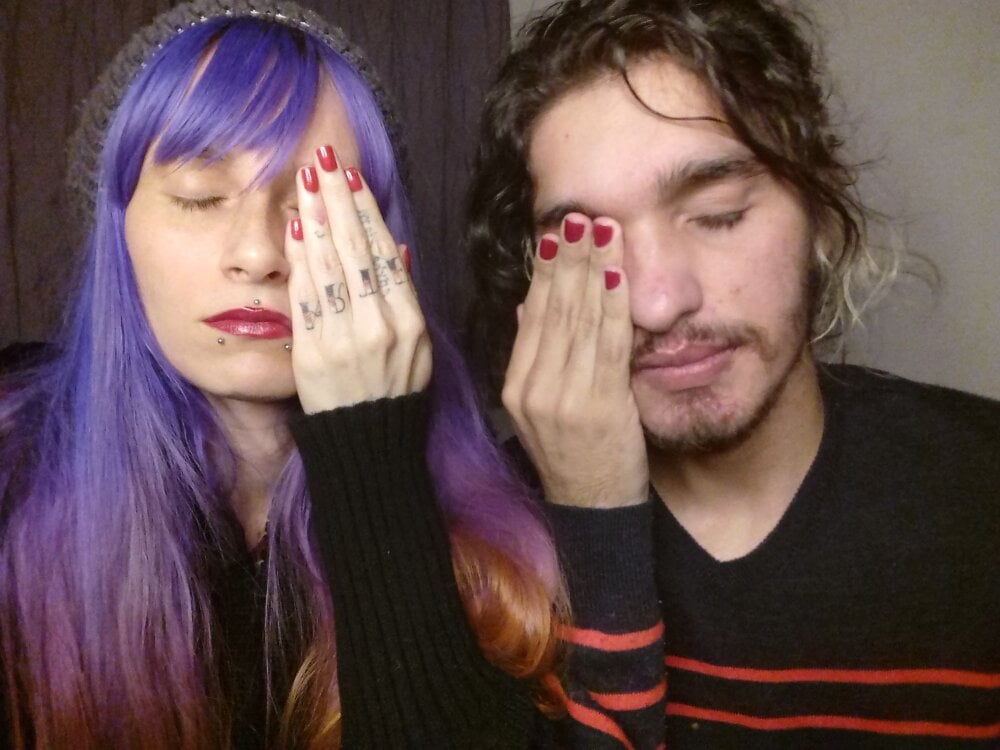 Daisyelobinhox2's Offline XXX Chat