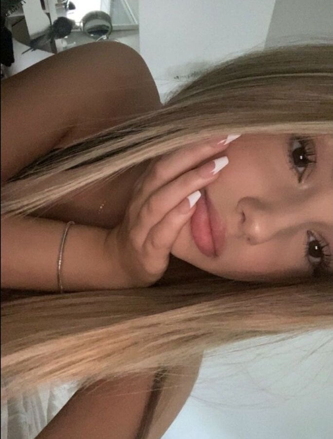 alinaishere's Offline XXX Chat