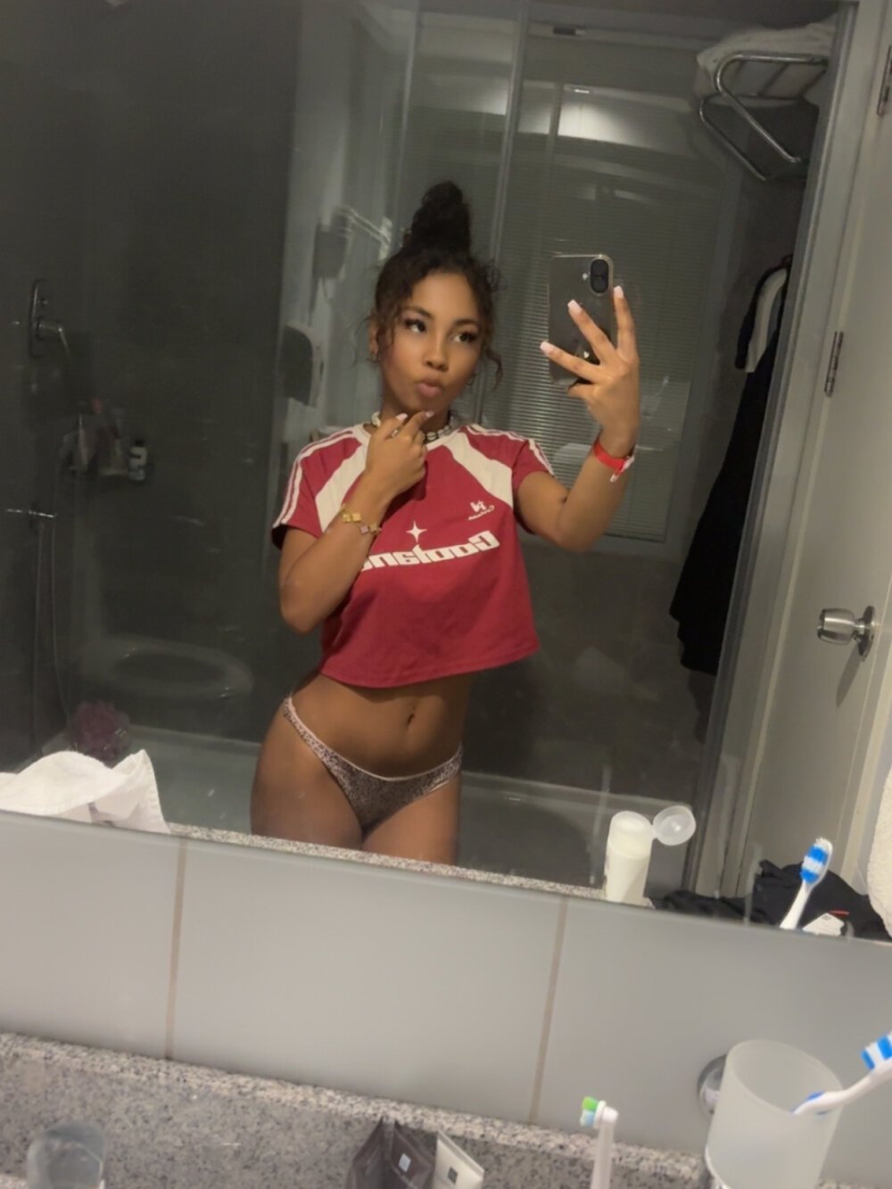 elivecams.com oliviaashhh livesex profile in mix cams