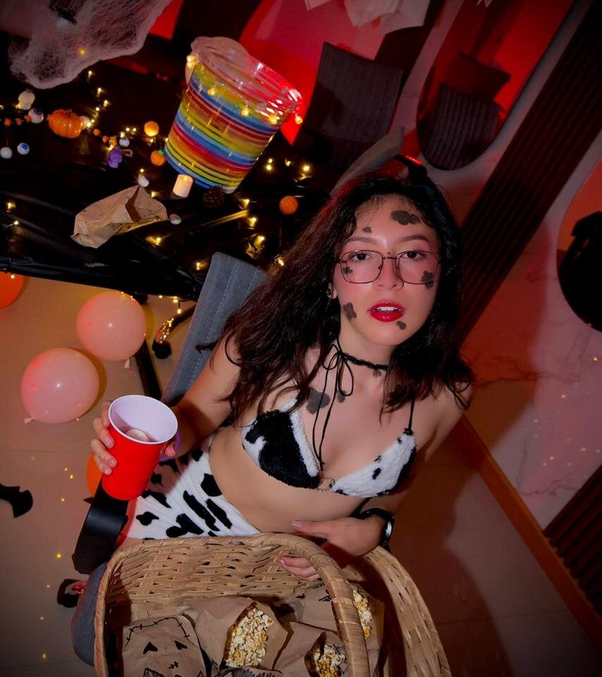 pornsexycams.com mia_cullen livesex profile in col cams