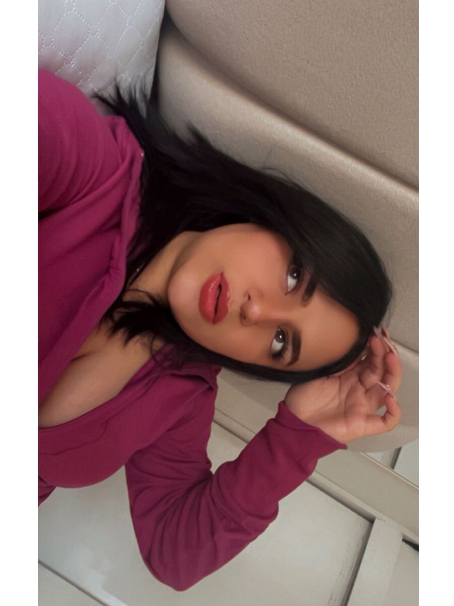 isa_rose_hh's Offline XXX Chat