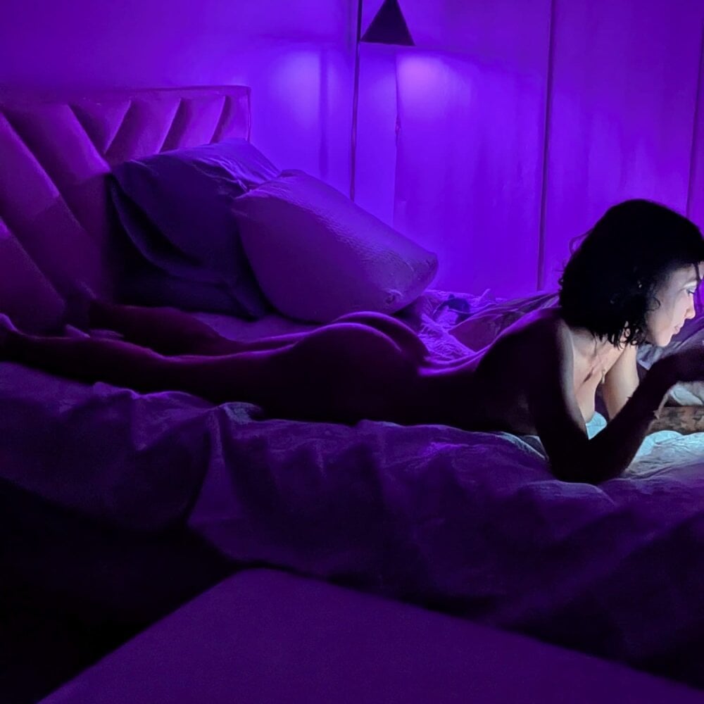 iris_blair1 অফলাইন XXX চ্যাট