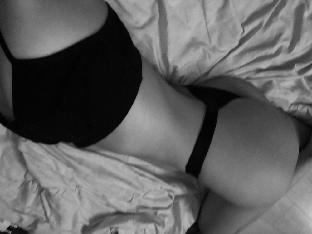 cheapadultsexcams.com mila_melao livesex profile in ssomewhere-in-the-world cams