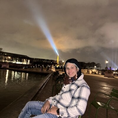 suitdaniel from stripchat