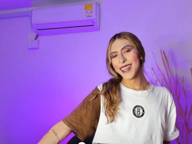 Live sex webcam photo for Trix_fiore_oficial #290209971