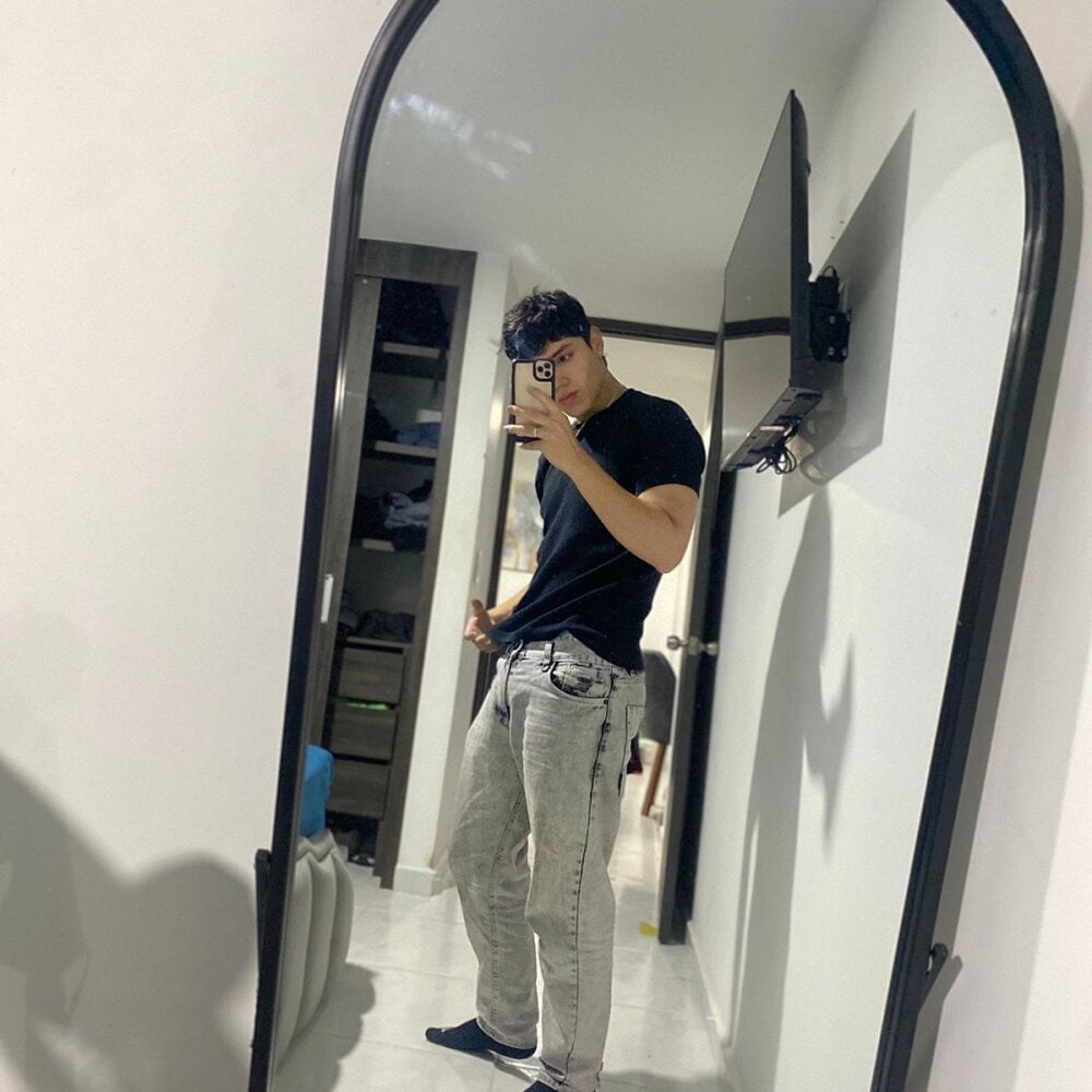 josh_leon22 from stripchat