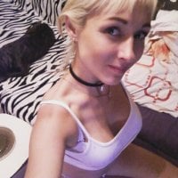 AshleyGolden's Offline Chat Room