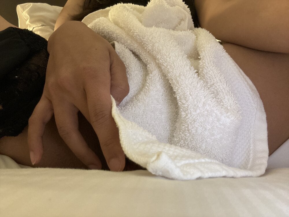 sleekcams.com nyan77 livesex profile in uganda-the-pearl-of-africa cams