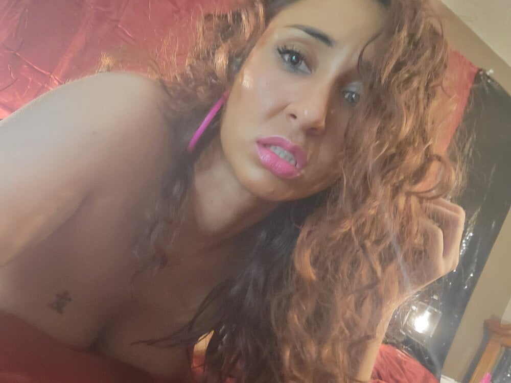 Live sex webcam photo for Yessika98 #289802573