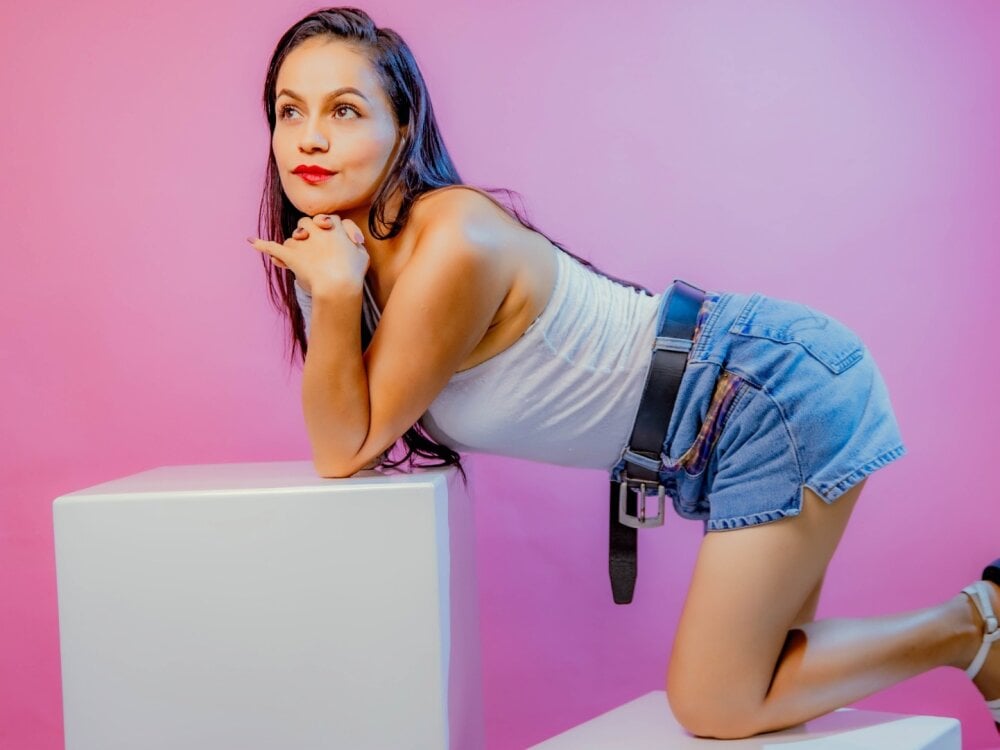 sara_sweetie_ live cam model at StripChat