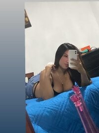 stephanie_hottt's Offline Chat Room