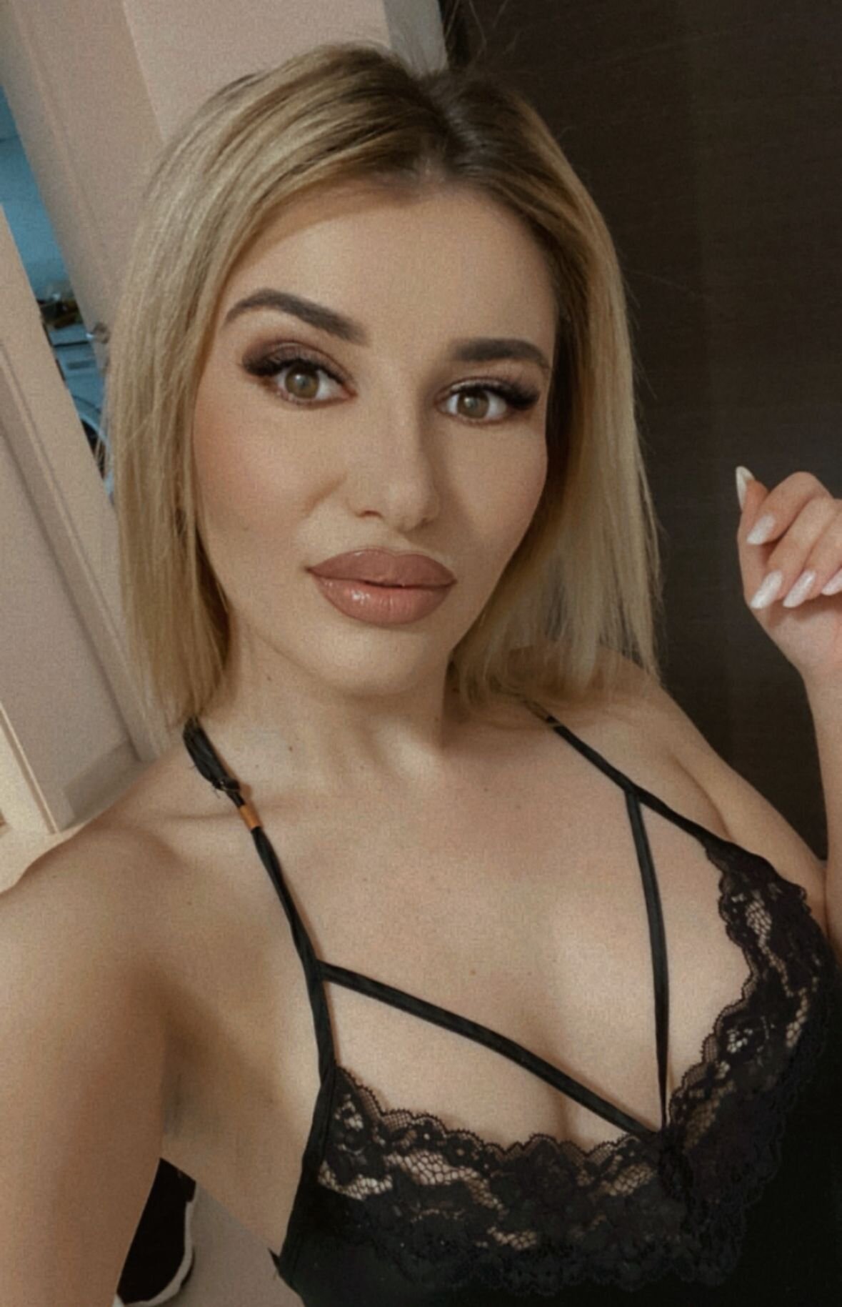 BlondePeachie