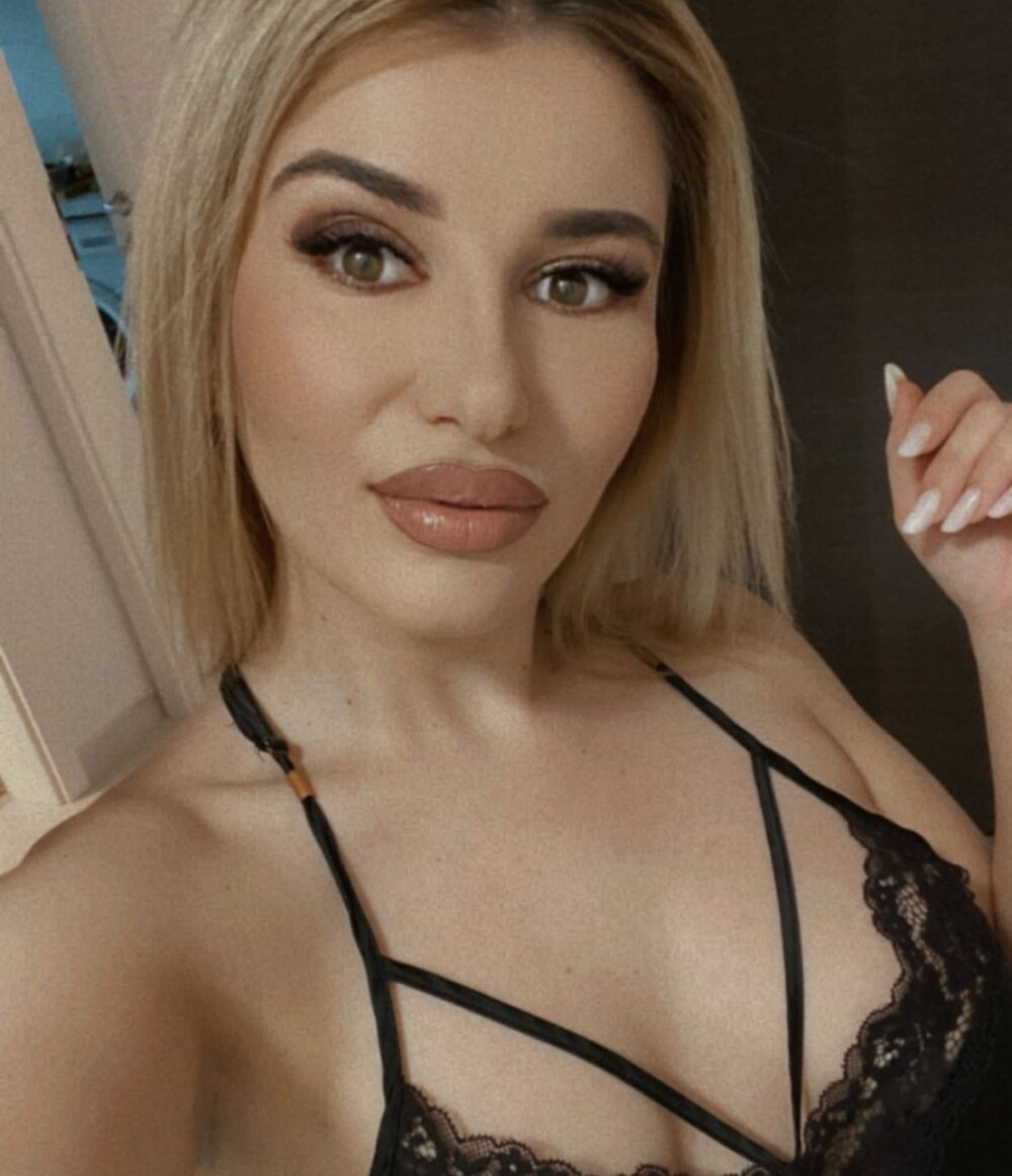 stripchat BlondePeachie Live Webcam Featured On sexcam3d.net