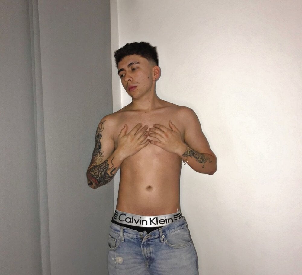 Liam_thorn's Offline XXX Chat