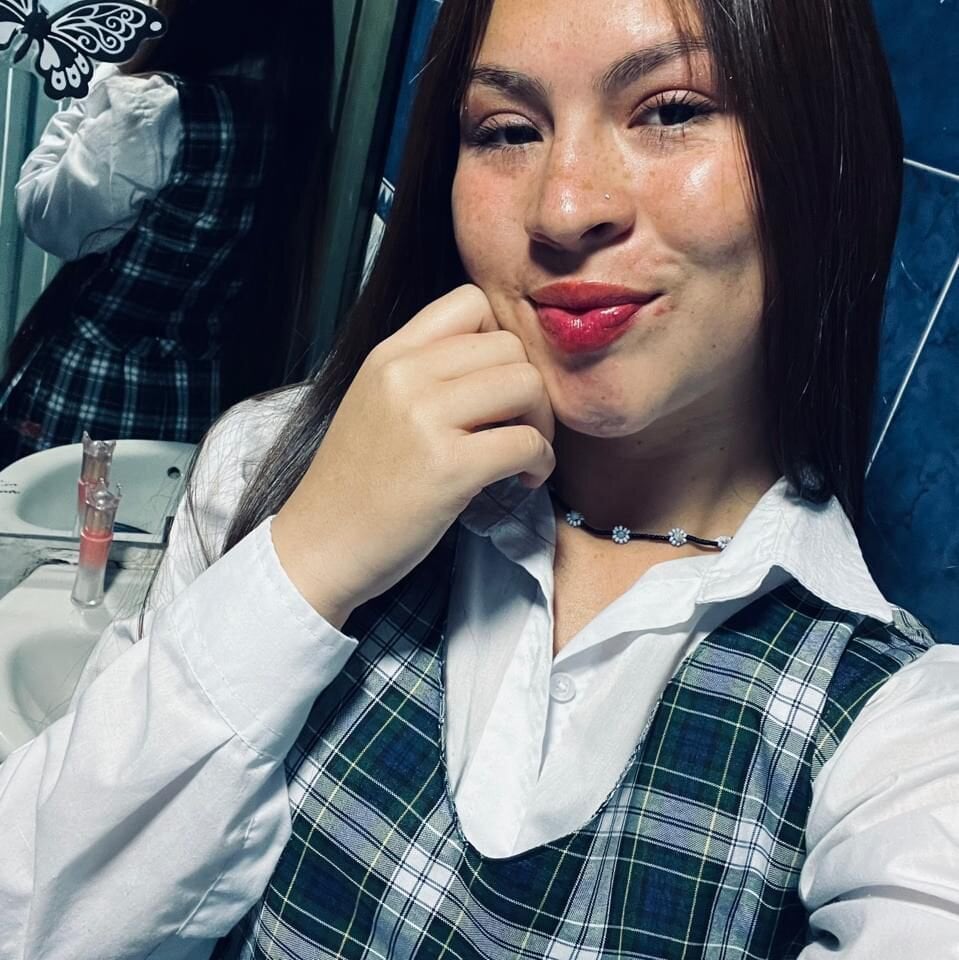 sexlivecamsites.com ginger_hun livesex profile in in-your-head-and-dreams cams