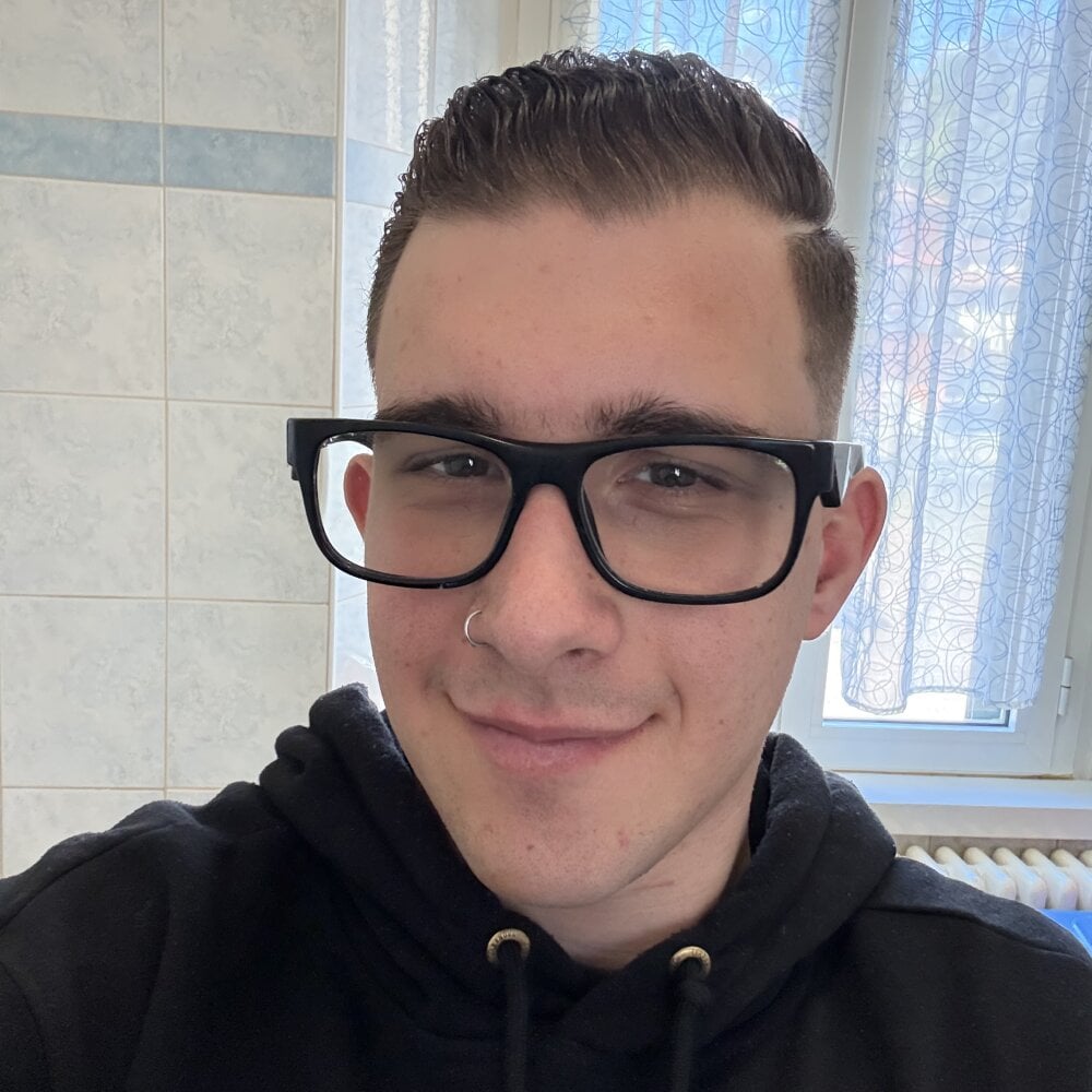 lukyfeet2331のオフラインXXXチャット