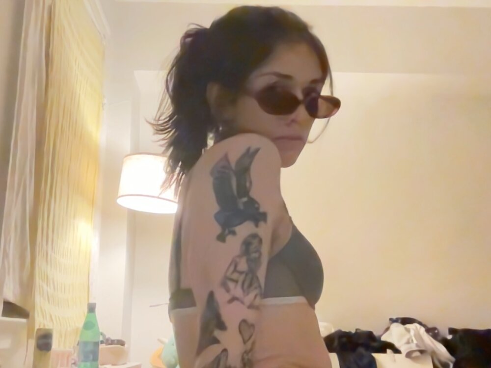 emmy_bunny's Offline XXX Chat