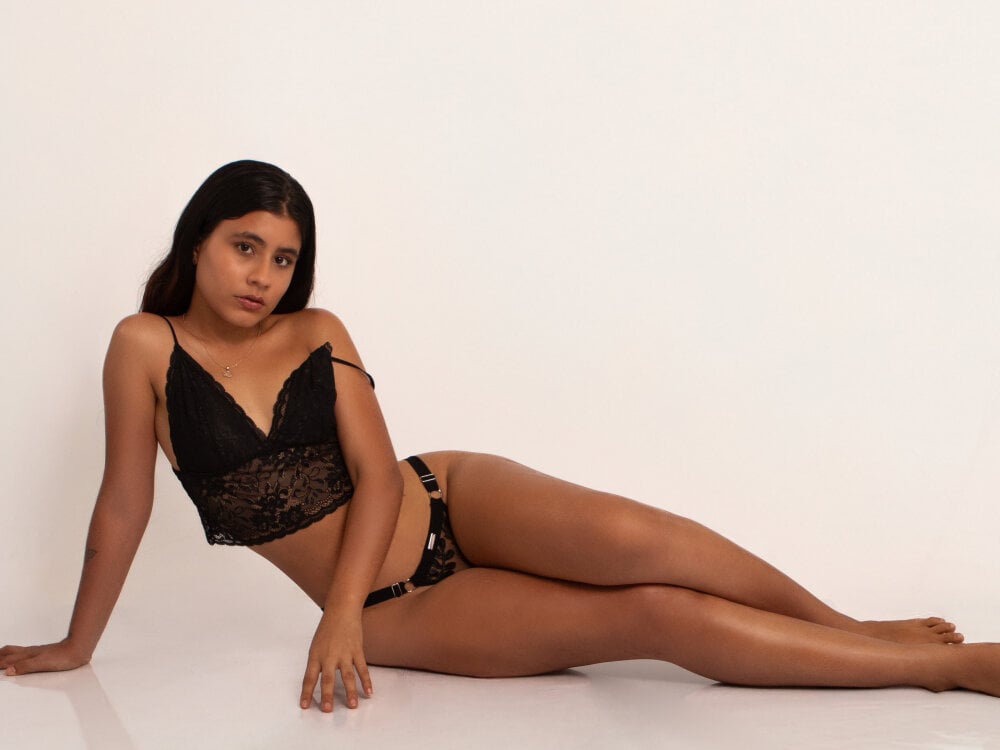 stripchat xxxmia_isabella18 webcam profile pic via webcam-sexe.net